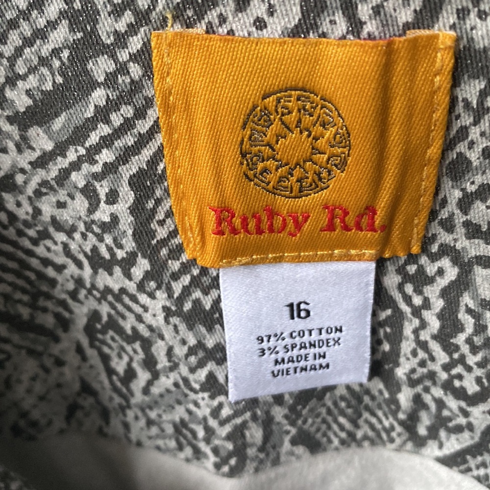 Ruby Rd. Long-sleeve snake printed jacket, Size 16 - Picture 4 of 10